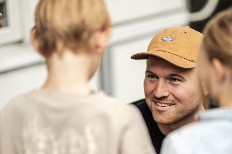 Två barn ska beställa tacos