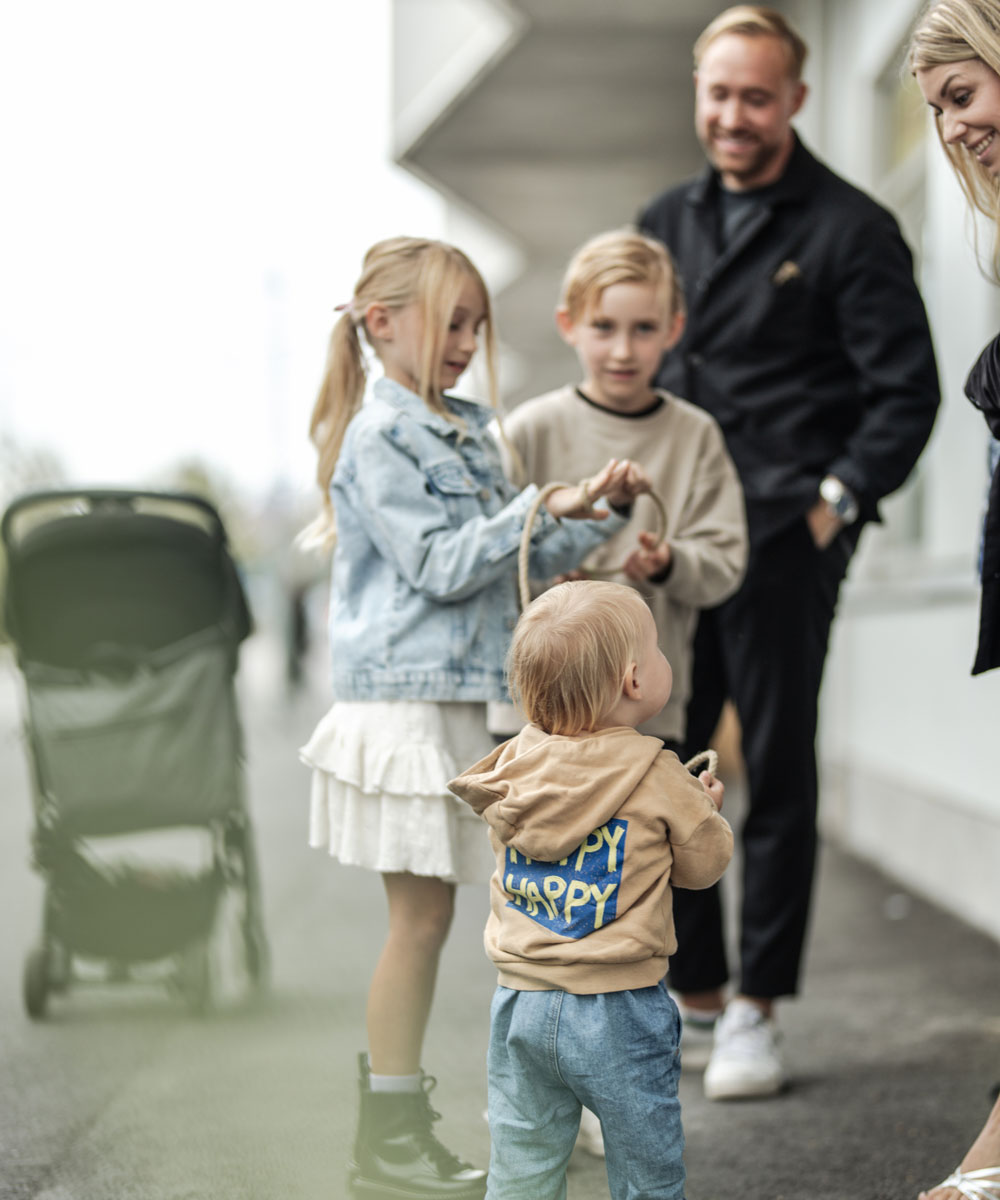 En familj ska äta tacos